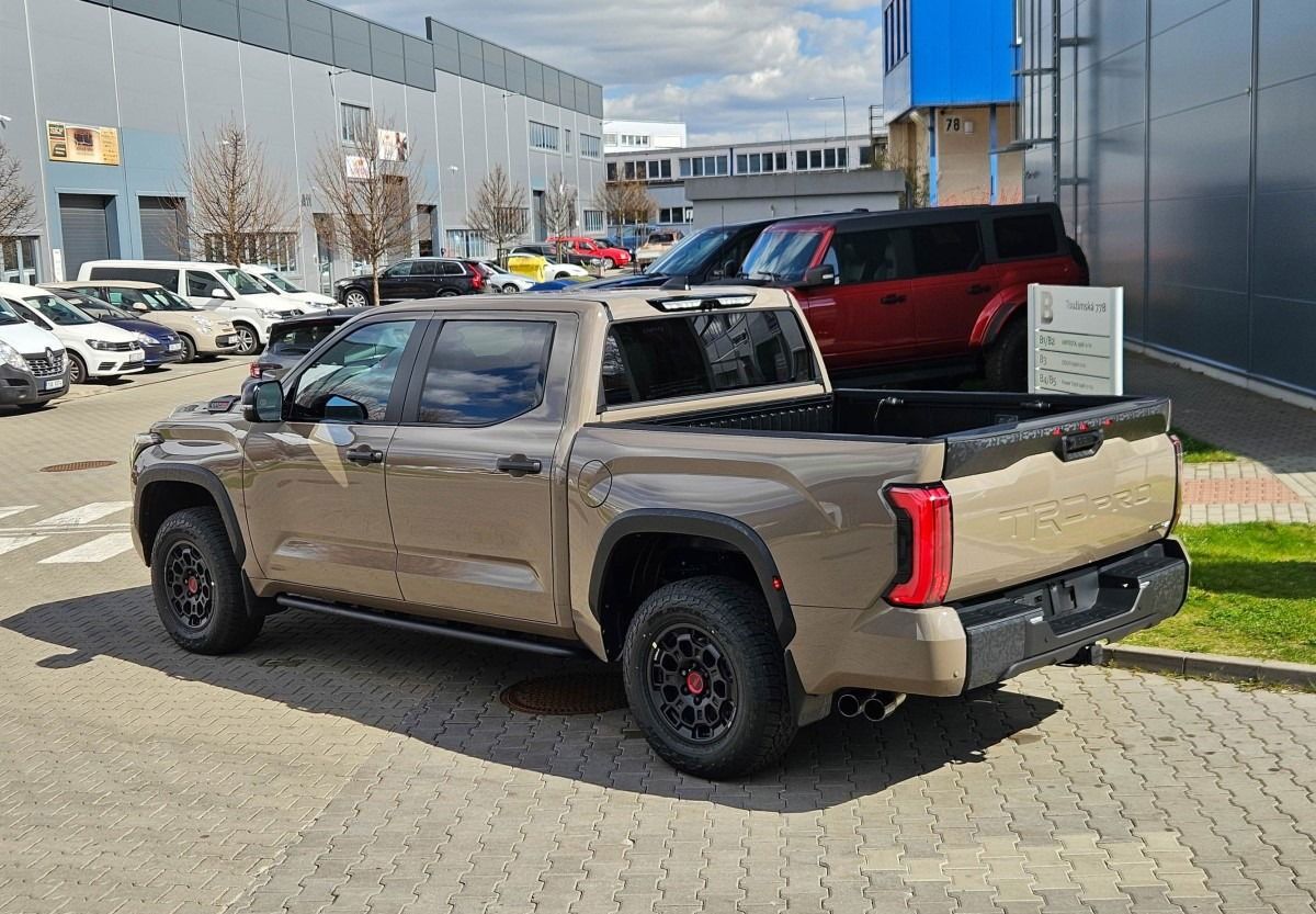 Jante R18 6x139.7 Offroad 4x4 RLine 858 | HILUX Hiace Pajero L200, etc